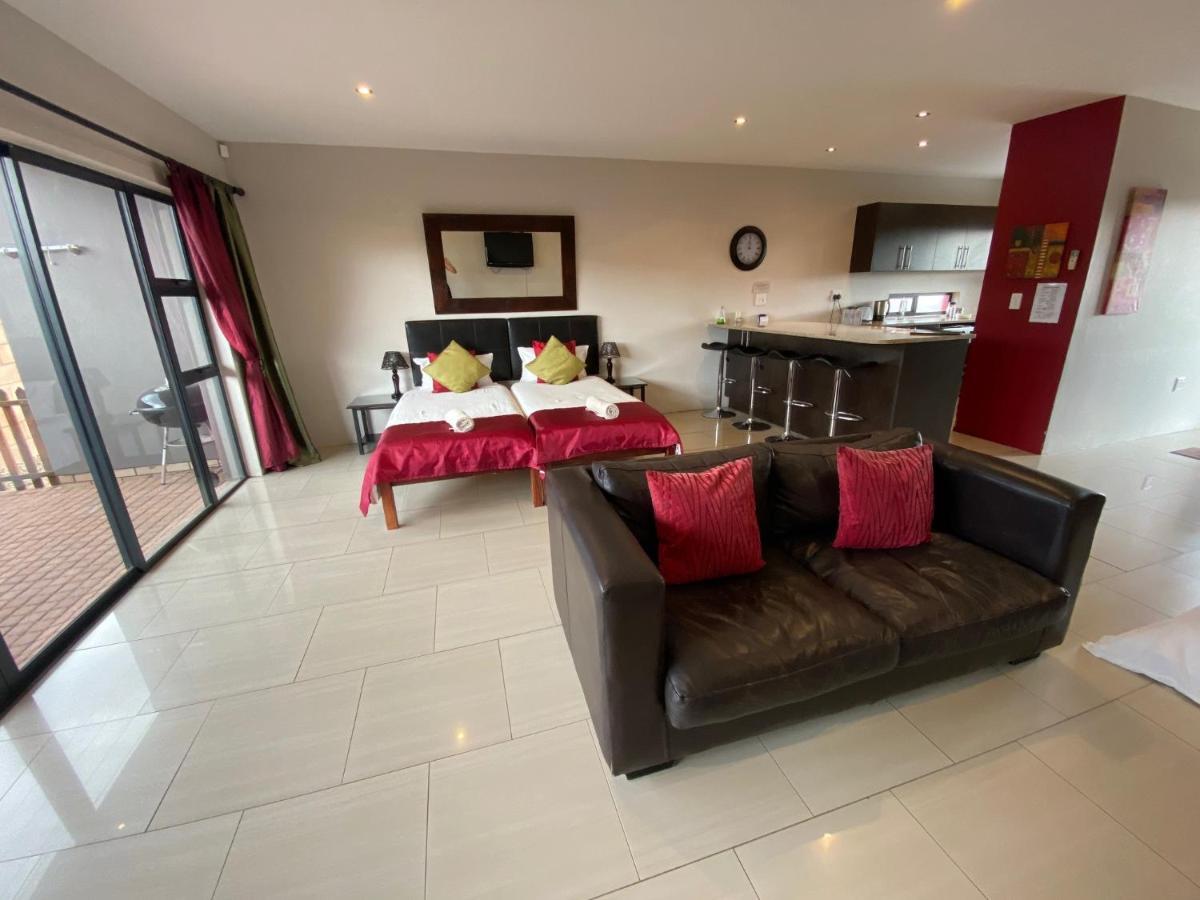 Hotel Haus Holzapfel Beaufort West Zewnętrze zdjęcie
